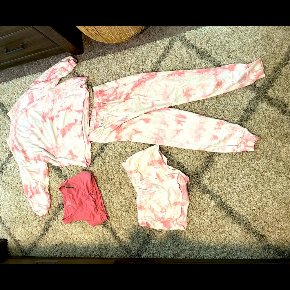 Secret Treasures 4 piece lounge set size small